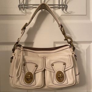 ✨ Coach leather purse ✨